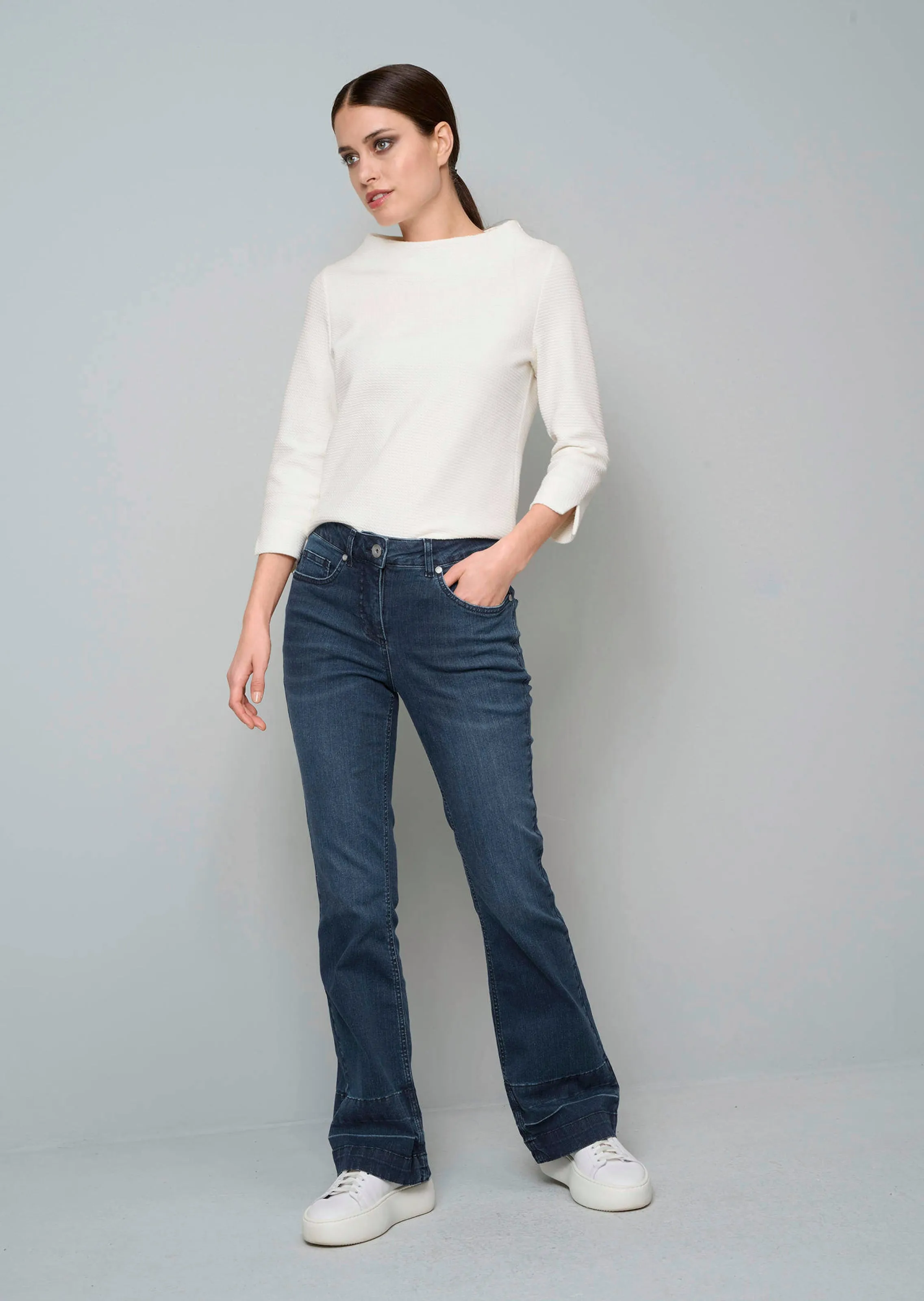Jeans mit ausgestelltem Bein