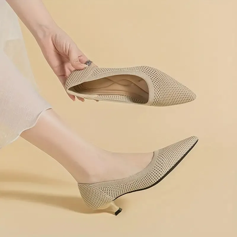 Stylische Kitten Heels aus Strick mit spitzer Spitze